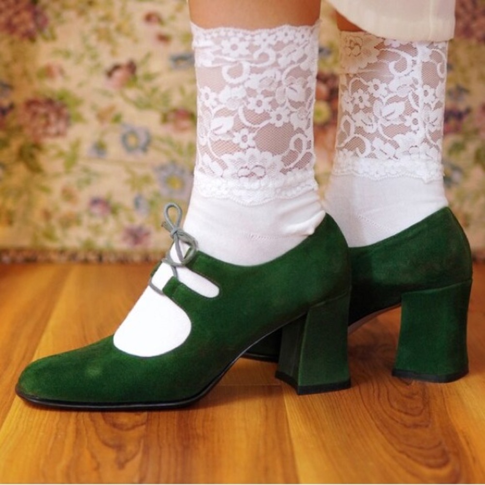 Witchy vintage green heels